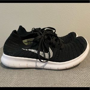 Nike Women’s Free Run Flyknit Black Size 6